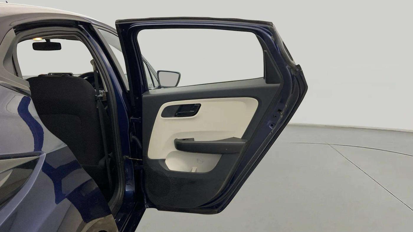 2022 Tata ALTROZ XM PLUS PETROL, CNG, Manual, 38,360 km, RHS Rear Door