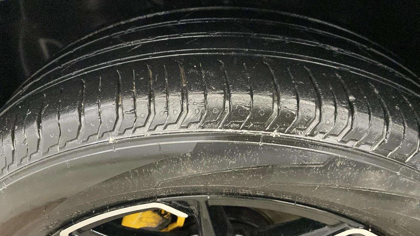 2022 Tata ALTROZ XM PLUS PETROL, CNG, Manual, 38,360 km, Left Rear Tyre Tread