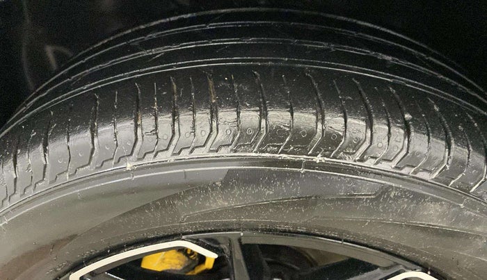 2022 Tata ALTROZ XM PLUS PETROL, CNG, Manual, 38,360 km, Left Rear Tyre Tread