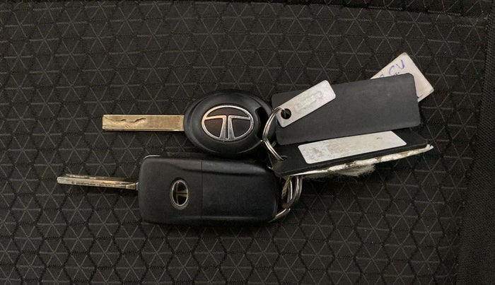 2022 Tata ALTROZ XM PLUS PETROL, CNG, Manual, 38,360 km, Key Close Up