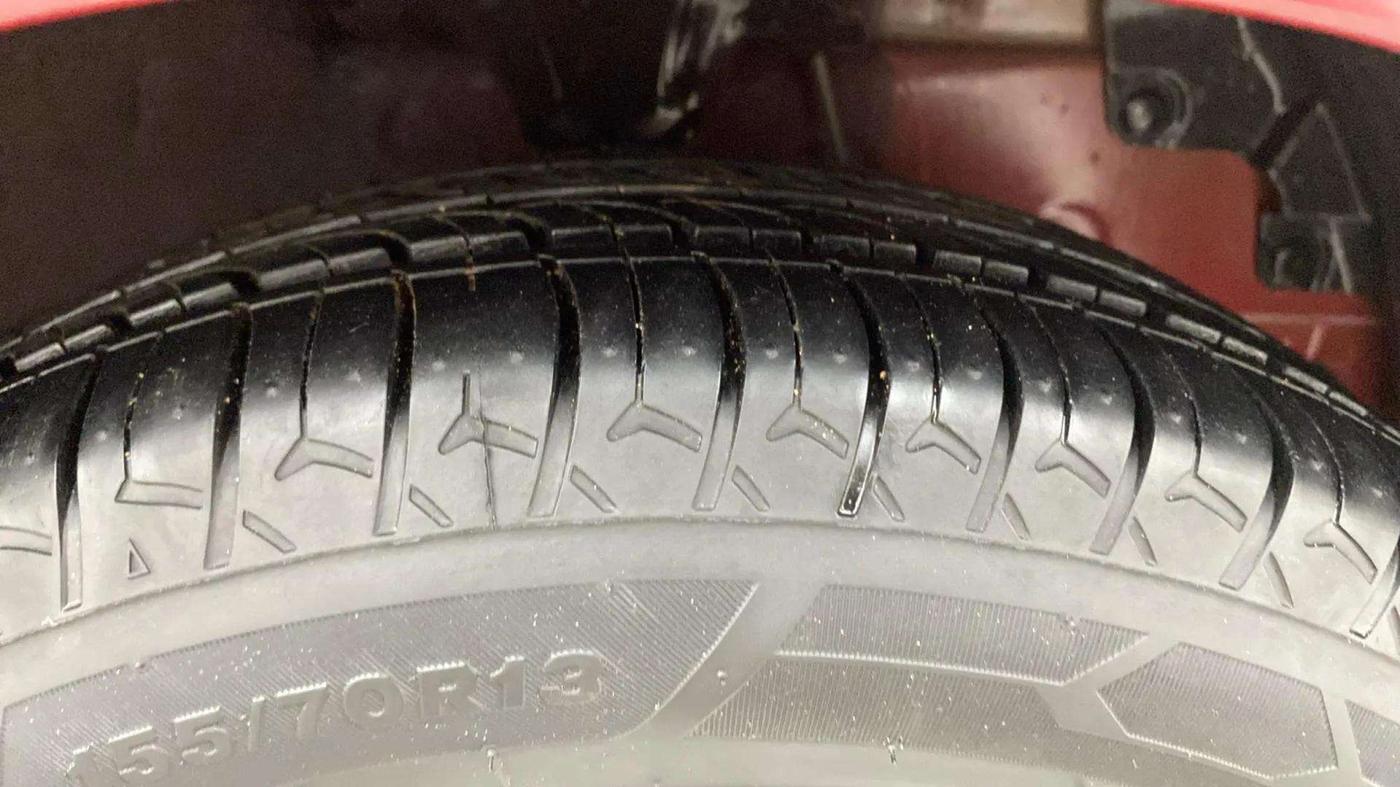 2017 Hyundai Eon SPORTZ, Petrol, Manual, 65,564 km, Right Front Tyre Tread