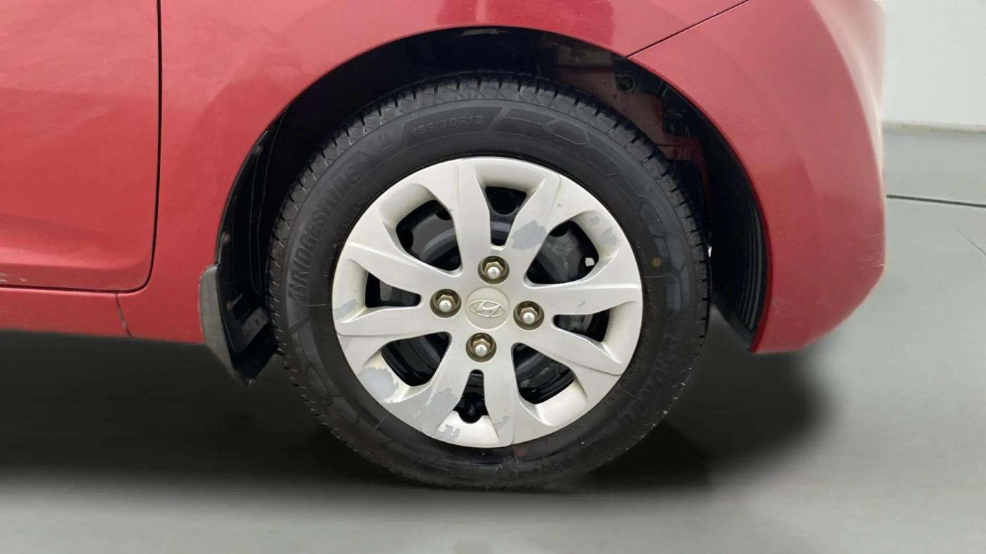 2017 Hyundai Eon SPORTZ, Petrol, Manual, 65,564 km, Right Front Wheel