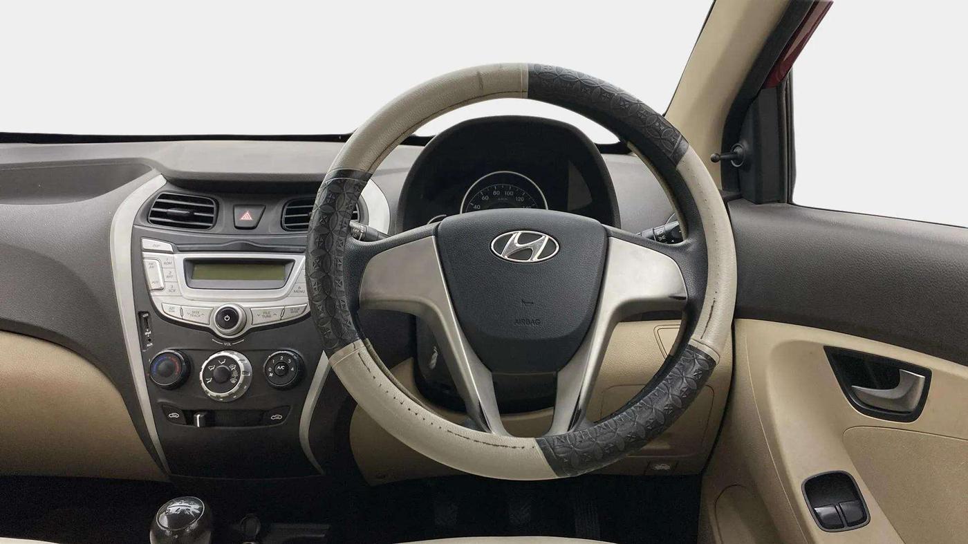 2017 Hyundai Eon SPORTZ, Petrol, Manual, 65,564 km, Steering Wheel Close Up