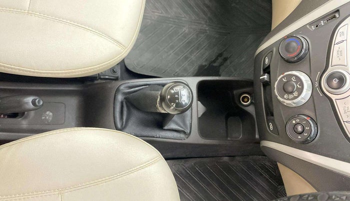 2017 Hyundai Eon SPORTZ, Petrol, Manual, 65,564 km, Gear Lever