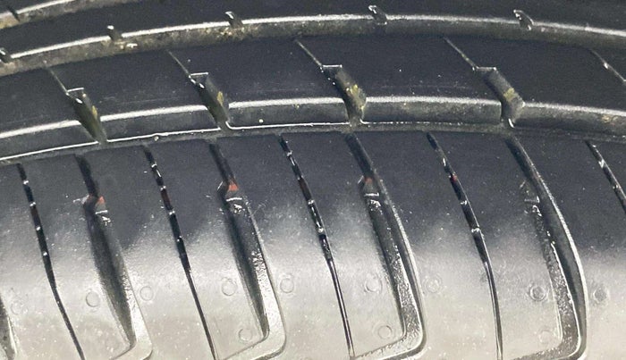 2016 Maruti Wagon R 1.0 VXI AMT, Petrol, Automatic, 42,384 km, Left Rear Tyre Tread