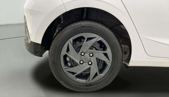 2024 Hyundai NEW I20 MAGNA 1.2 MT, Petrol, Manual, 12,714 km, Right Rear Wheel