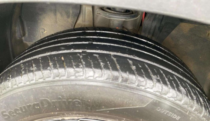 2023 Nissan MAGNITE XL, Petrol, Manual, 48,912 km, Left Front Tyre Tread