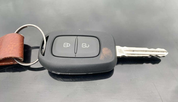 2023 Nissan MAGNITE XL, Petrol, Manual, 48,912 km, Key Close Up