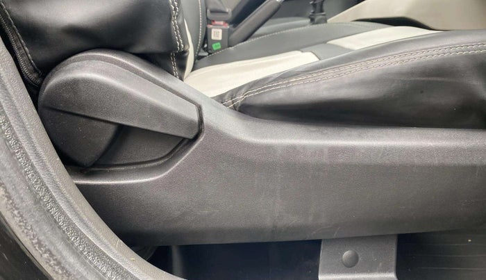 2023 Nissan MAGNITE XL, Petrol, Manual, 48,912 km, Driver Side Adjustment Panel