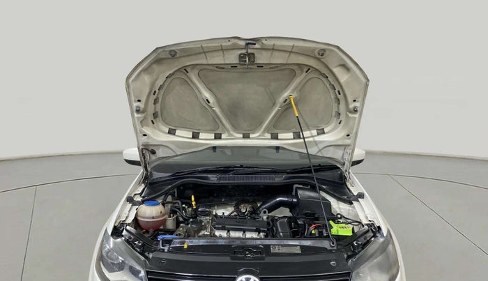2014 Volkswagen Polo COMFORTLINE 1.2L, Petrol, Manual, 48,636 km, Open Bonet