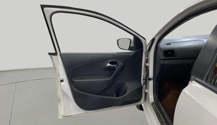 2014 Volkswagen Polo COMFORTLINE 1.2L, Petrol, Manual, 48,636 km, LHS Front Door