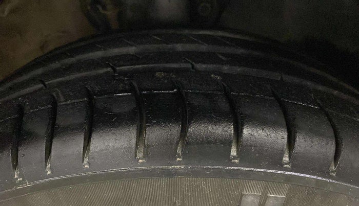 2014 Volkswagen Polo COMFORTLINE 1.2L, Petrol, Manual, 48,636 km, Right Front Tyre Tread