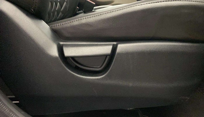 2020 Hyundai NEW SANTRO ERA EXECUTIVE, Petrol, Manual, 80,882 km, Driver Side Adjustment Panel