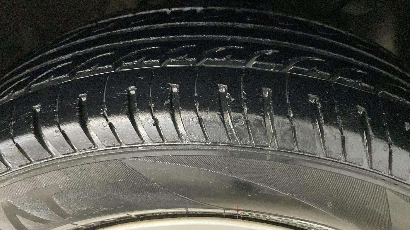 2015 Hyundai Elite i20 MAGNA 1.2, Petrol, Manual, 80,138 km, Right Front Tyre Tread