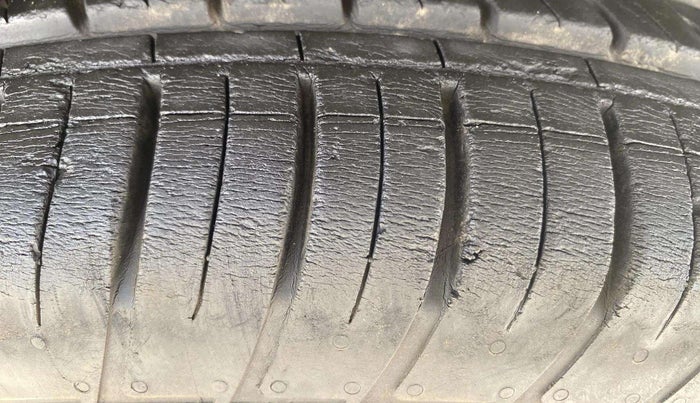 2019 Renault Duster RXS CVT, Petrol, Automatic, 25,396 km, Right Front Tyre Tread