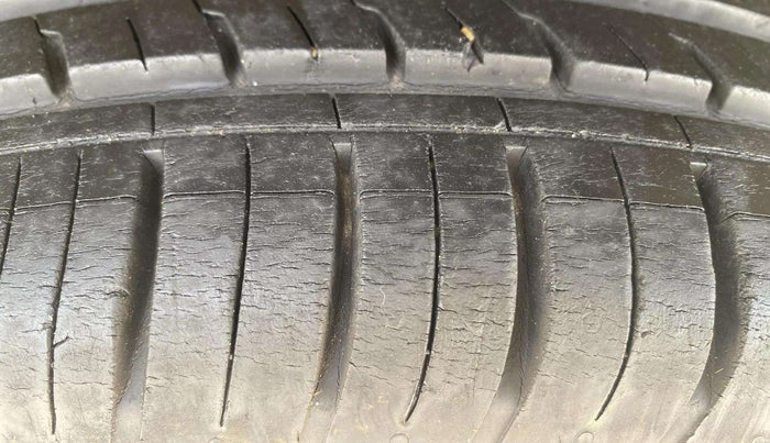 2019 Renault Duster RXS CVT, Petrol, Automatic, 25,396 km, Left Rear Tyre Tread