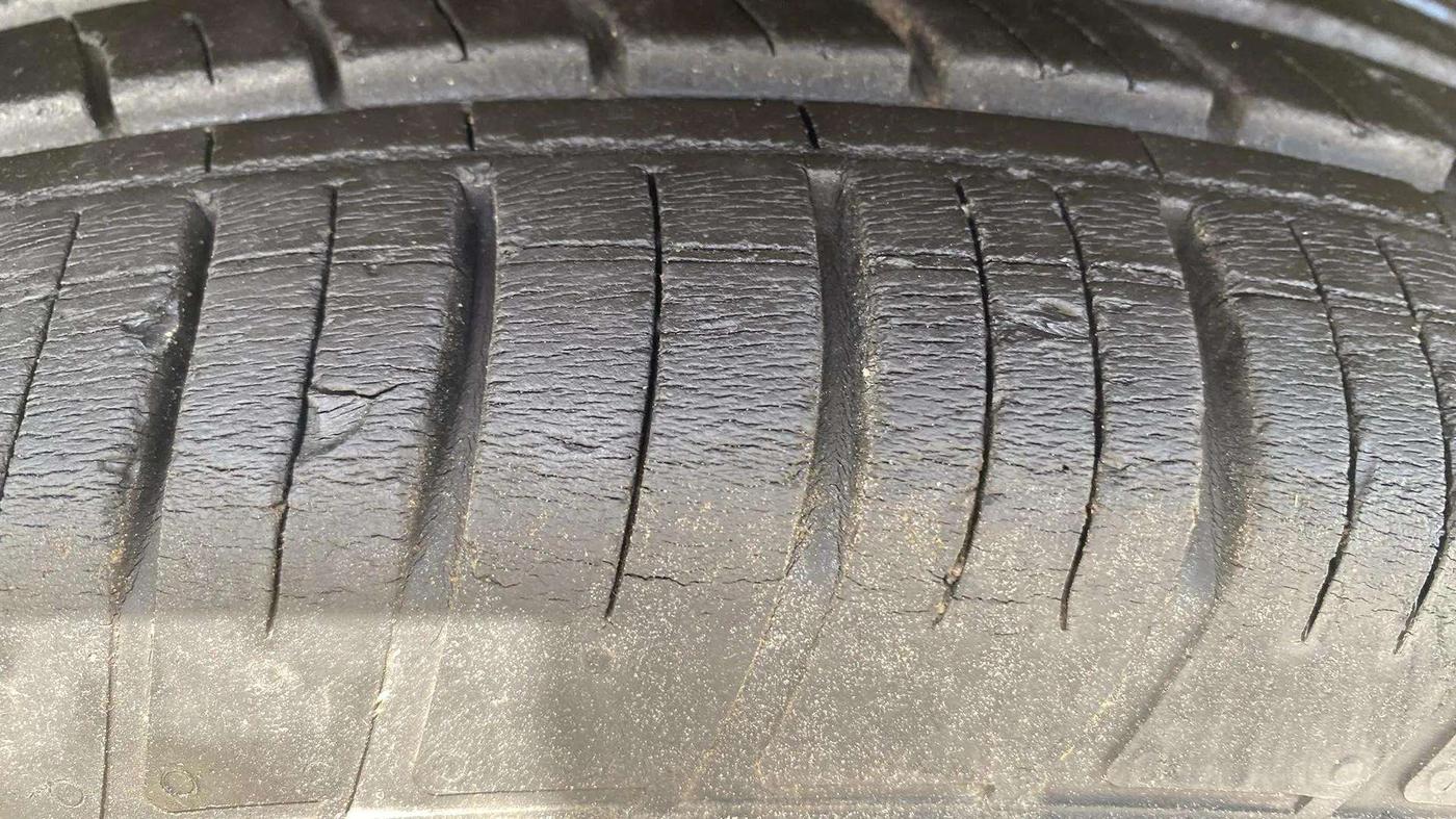 2019 Renault Duster RXS CVT, Petrol, Automatic, 25,396 km, Left Front Tyre Tread