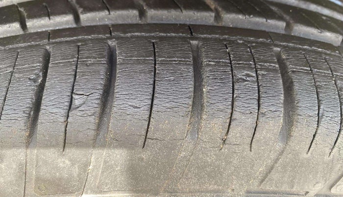 2019 Renault Duster RXS CVT, Petrol, Automatic, 25,396 km, Left Front Tyre Tread