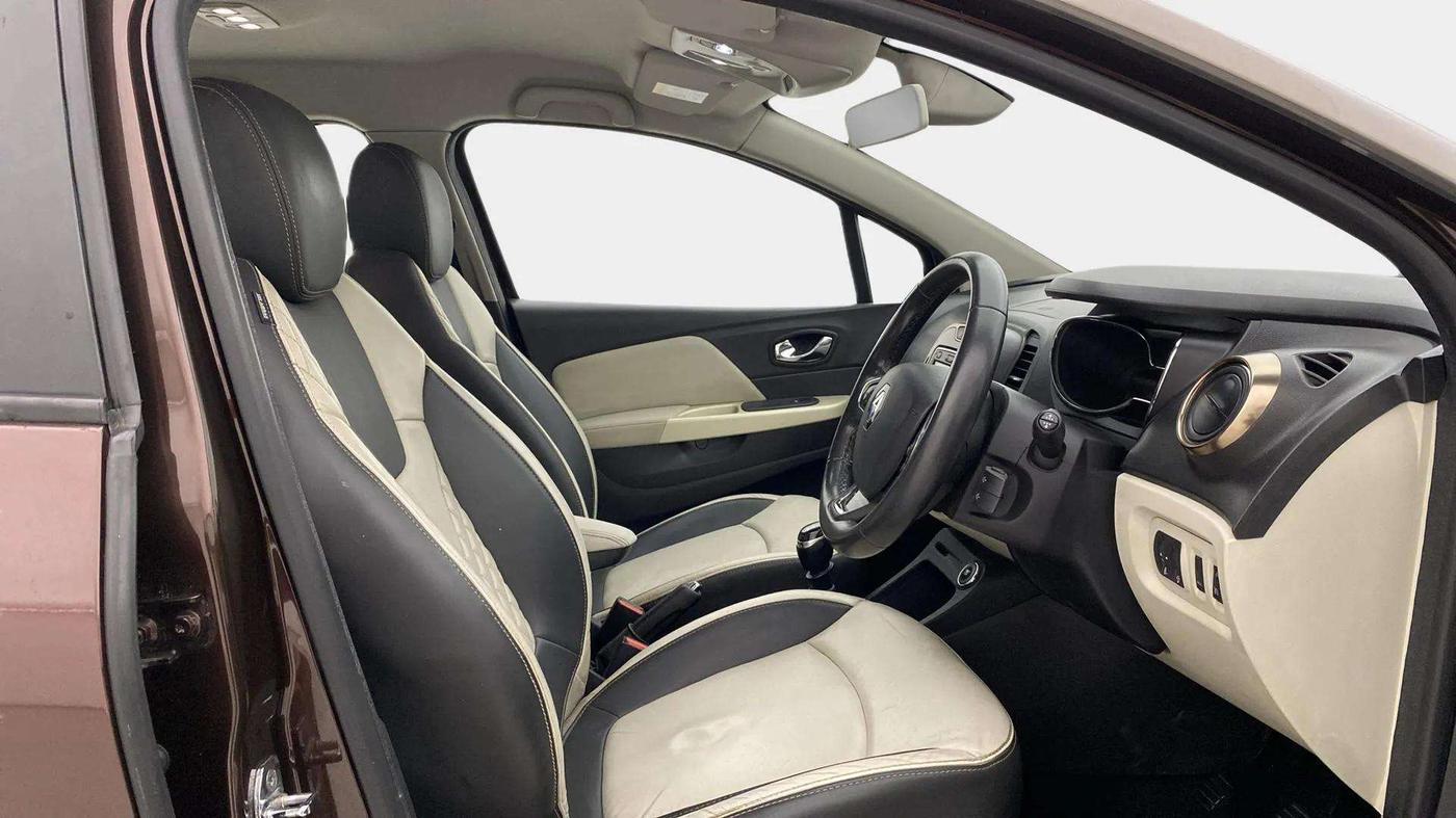 2018 Renault Captur PLATINE DIESEL , Diesel, Manual, 1,12,157 km, Right Side Front Door Cabin