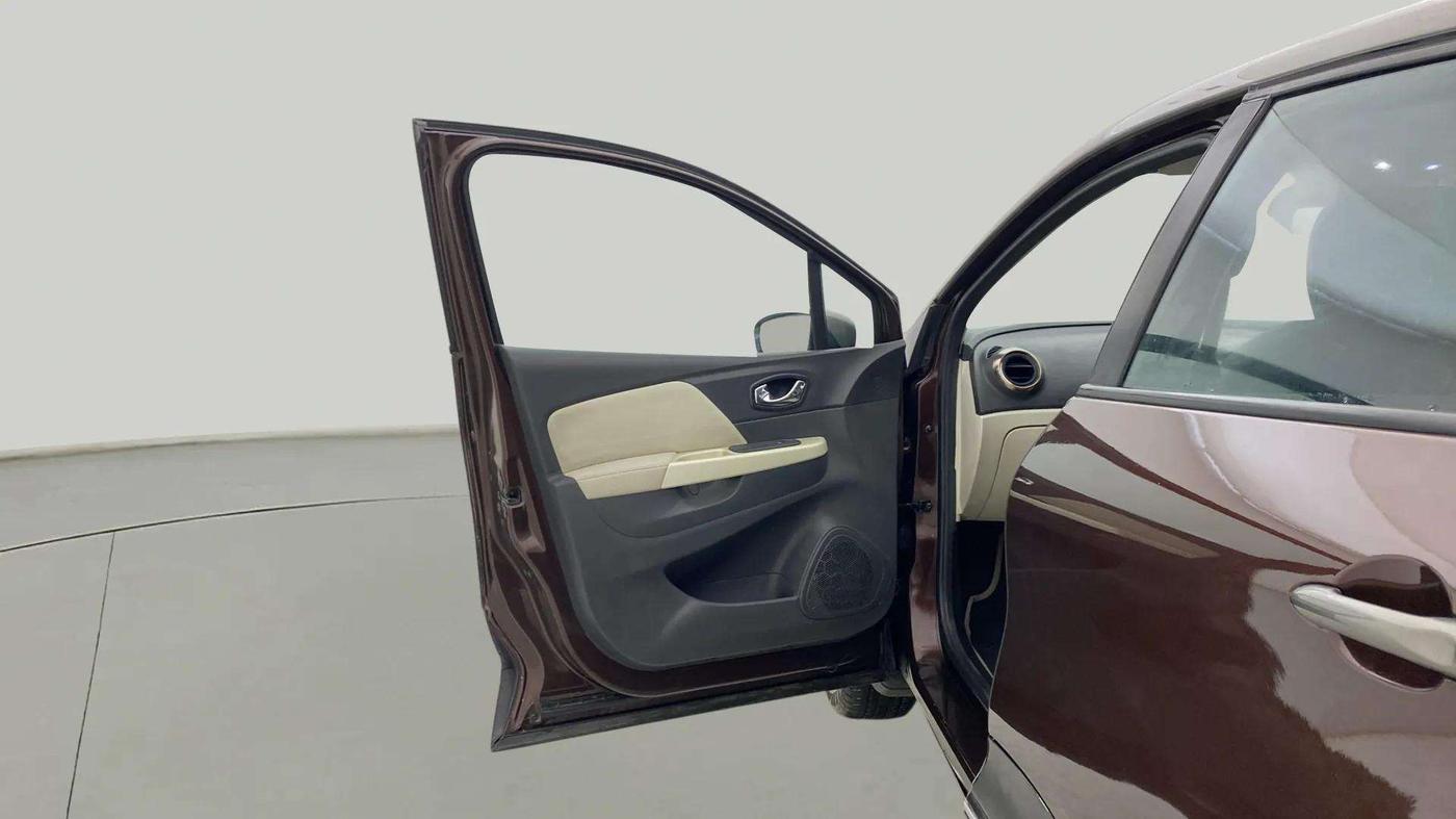 2018 Renault Captur PLATINE DIESEL , Diesel, Manual, 1,12,157 km, LHS Front Door