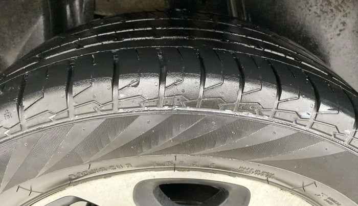 2018 Renault Captur PLATINE DIESEL , Diesel, Manual, 1,12,124 km, Right Rear Tyre Tread