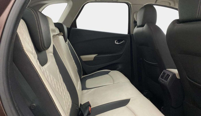 2018 Renault Captur PLATINE DIESEL , Diesel, Manual, 1,12,124 km, Right Side Rear Door Cabin