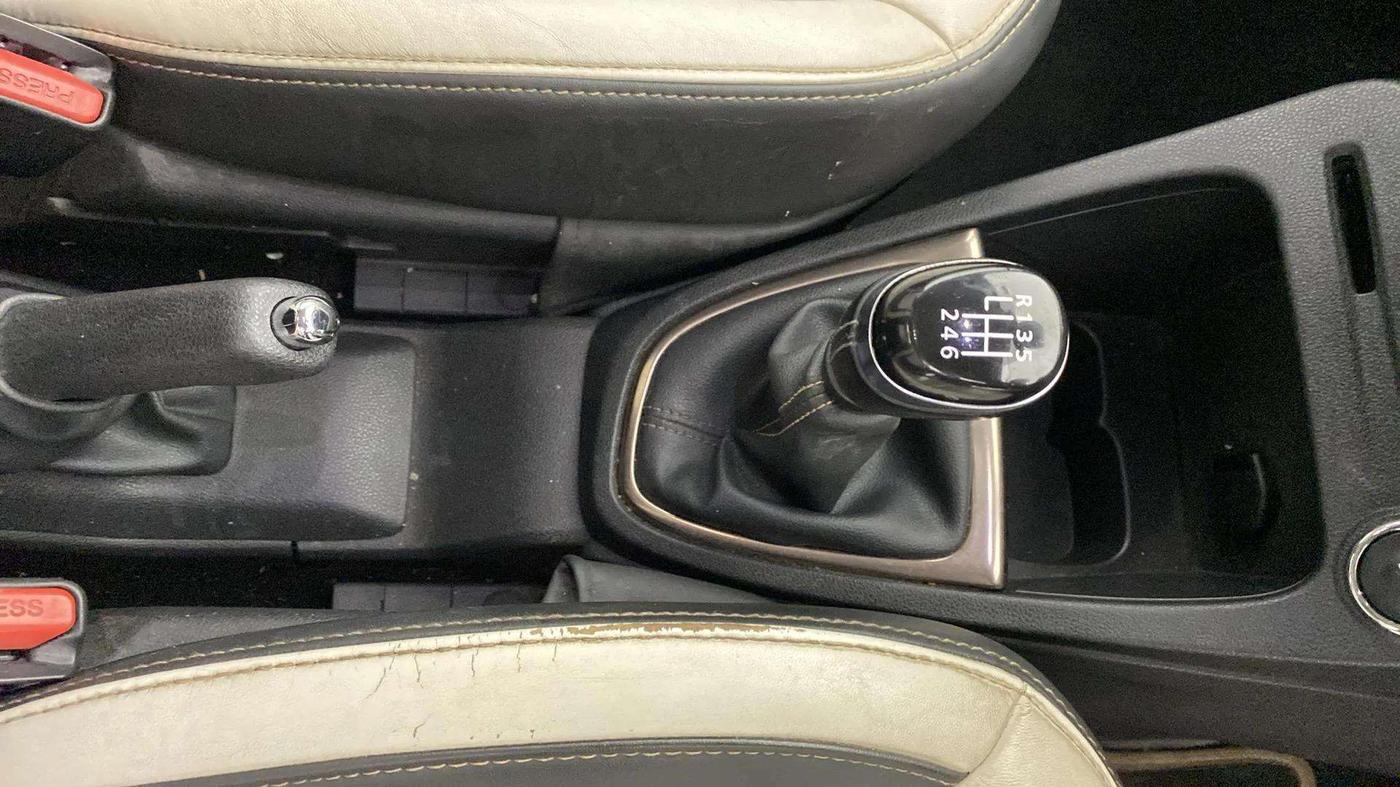 2018 Renault Captur PLATINE DIESEL , Diesel, Manual, 1,12,157 km, Gear Lever