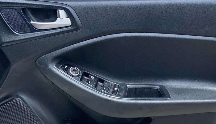 2017 Hyundai Elite i20 ASTA 1.2 DUAL TONE, Petrol, Manual, 99,702 km, Driver Side Door Panels Control
