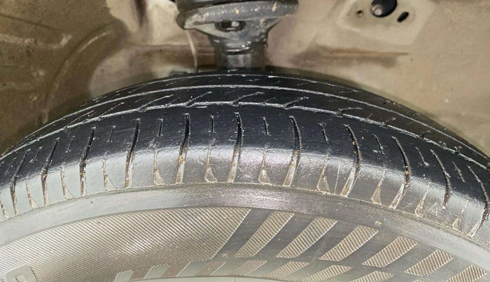 2016 Maruti Wagon R 1.0 LXI CNG, CNG, Manual, 56,695 km, Right Front Tyre Tread