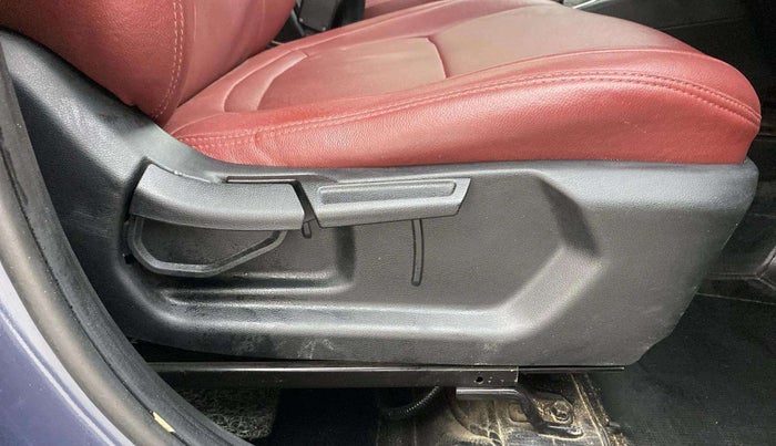 2019 Hyundai VENUE SX PLUS 1.0 TURBO DCT, Petrol, Automatic, 57,294 km, Driver Side Adjustment Panel