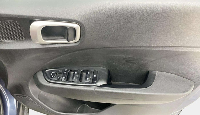 2019 Hyundai VENUE SX PLUS 1.0 TURBO DCT, Petrol, Automatic, 57,294 km, Driver Side Door Panels Control