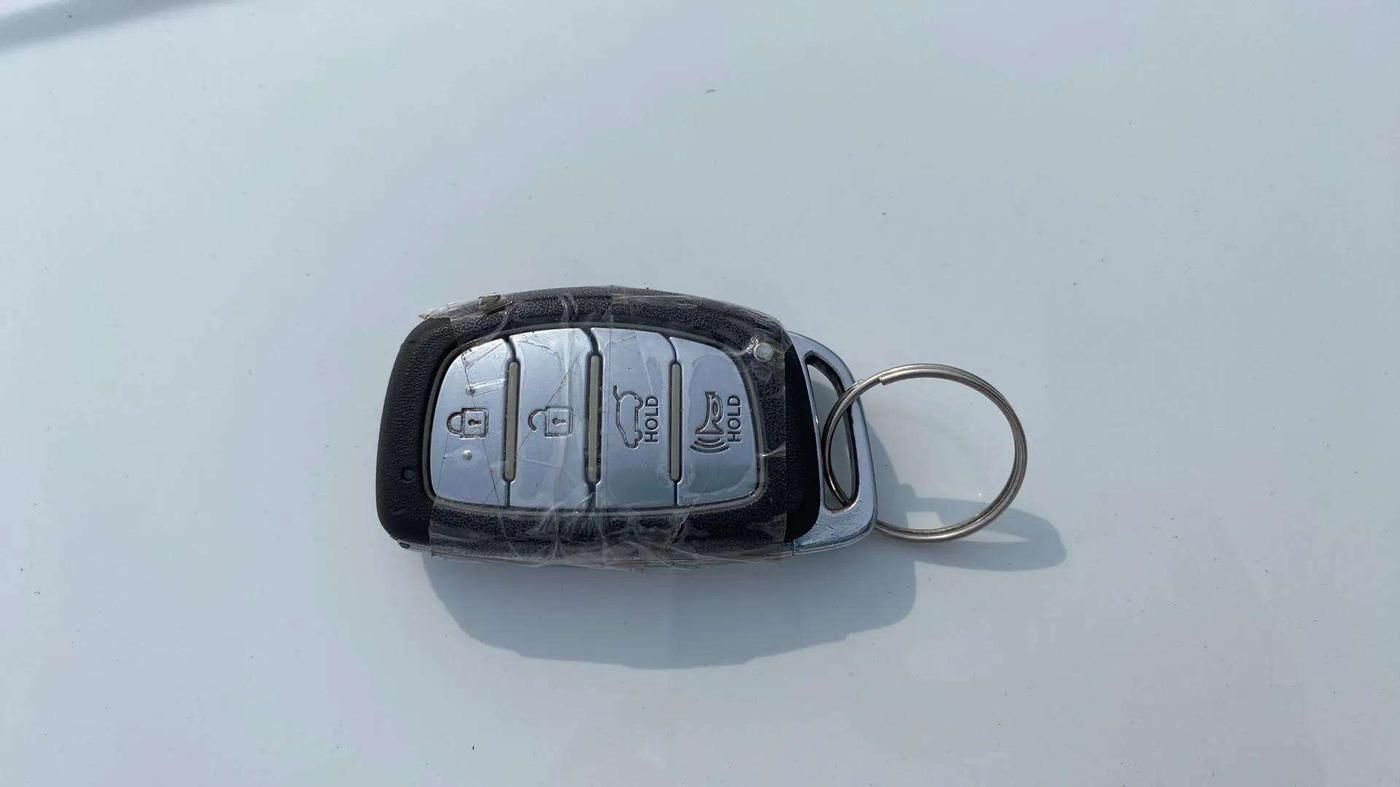2021 Hyundai NEW I20 Asta 1.0 GDI Turbo IMT, Petrol, Manual, 73,064 km, Key Close Up
