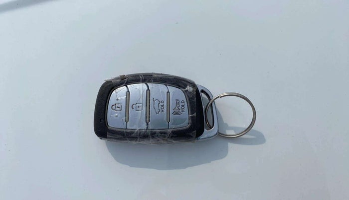 2021 Hyundai NEW I20 Asta 1.0 GDI Turbo IMT, Petrol, Manual, 73,059 km, Key Close Up