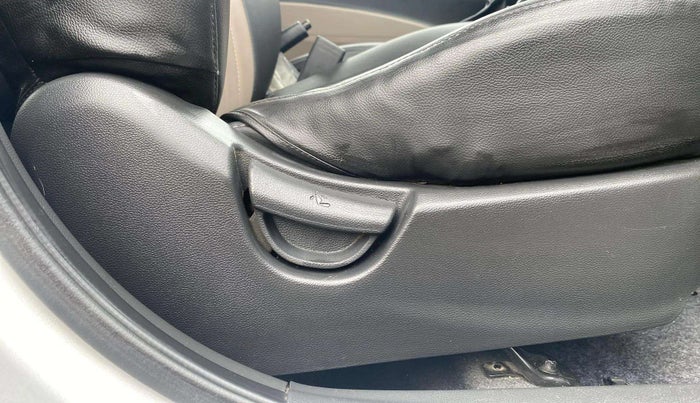2018 Hyundai Grand i10 MAGNA AT 1.2 KAPPA VTVT, Petrol, Automatic, 46,525 km, Driver Side Adjustment Panel