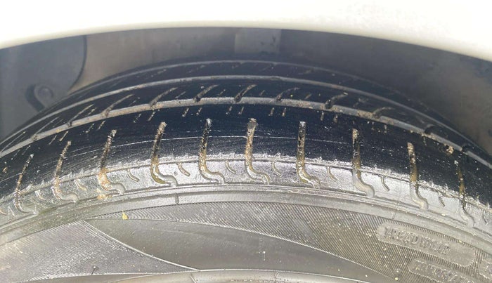 2018 Hyundai Grand i10 MAGNA AT 1.2 KAPPA VTVT, Petrol, Automatic, 46,525 km, Left Front Tyre Tread