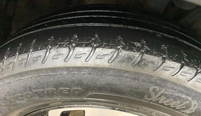2022 KIA CARENS PRESTIGE PLUS 1.5 DIESEL 7 STR, Diesel, Manual, 60,467 km, Right Front Tyre Tread