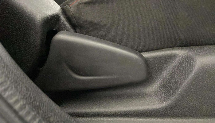 2020 Renault Kwid RXT 1.0 (O), Petrol, Manual, 25,526 km, Driver Side Adjustment Panel