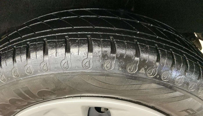 2020 Renault Kwid RXT 1.0 (O), Petrol, Manual, 25,526 km, Right Rear Tyre Tread