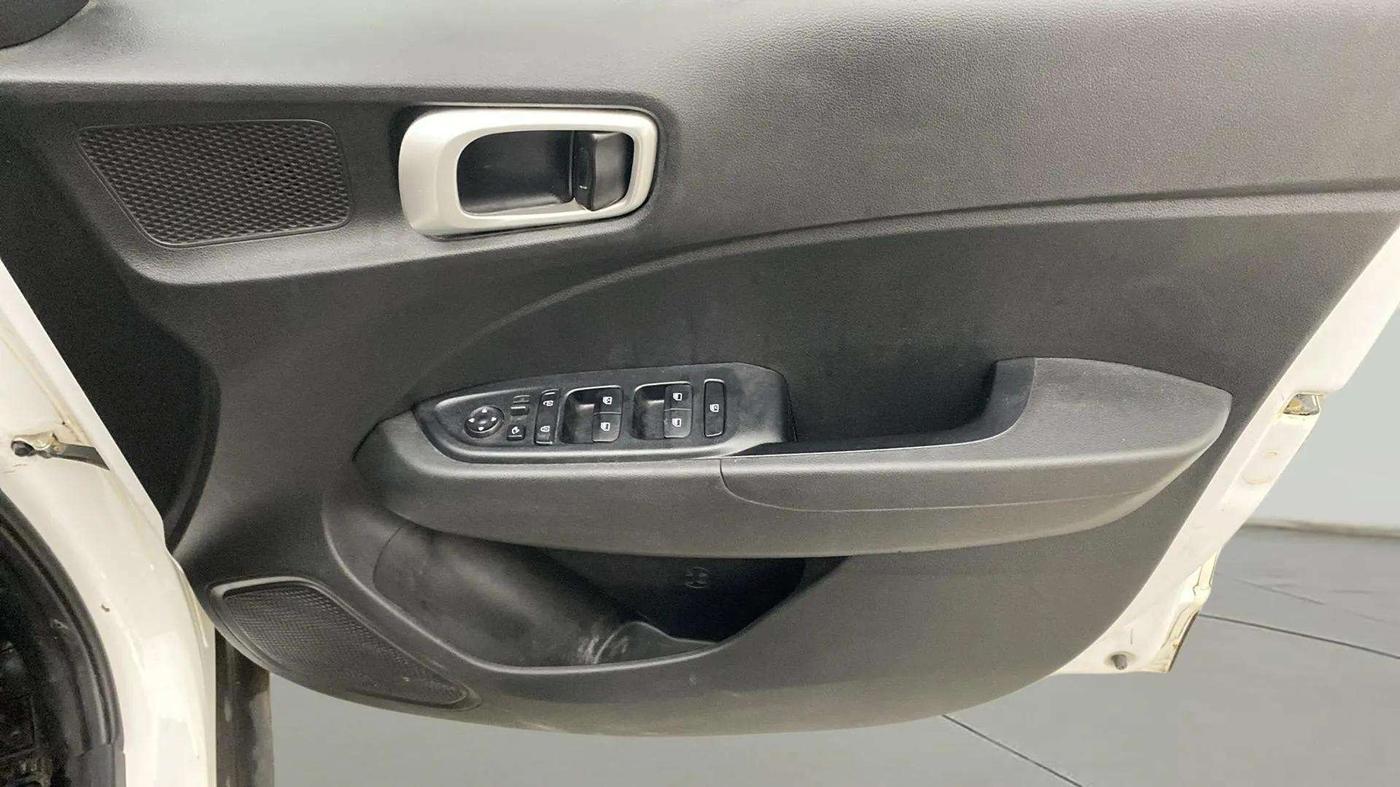 2020 Hyundai VENUE SX 1.0 TURBO, Petrol, Manual, 32,349 km, Driver Side Door Panels Control