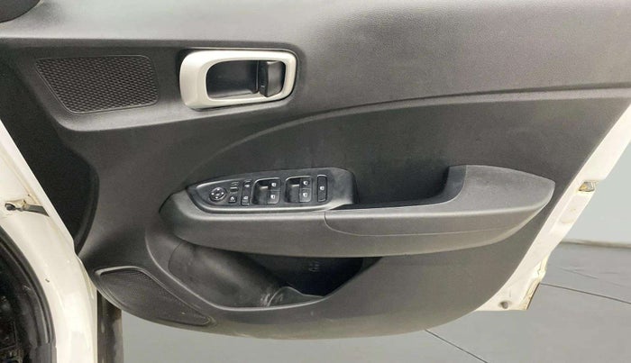 2020 Hyundai VENUE SX 1.0 TURBO, Petrol, Manual, 32,375 km, Driver Side Door Panels Control
