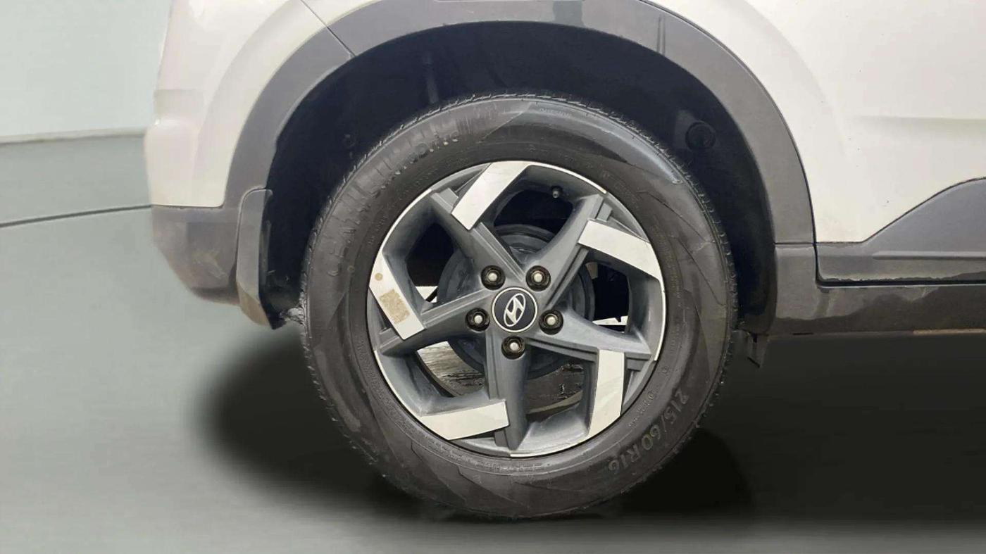 2020 Hyundai VENUE SX 1.0 TURBO, Petrol, Manual, 32,349 km, Right Rear Wheel