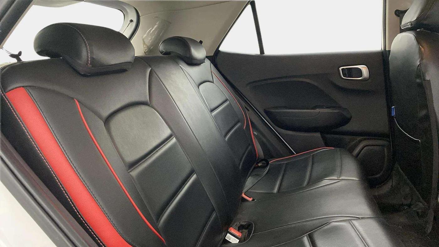 2020 Hyundai VENUE SX 1.0 TURBO, Petrol, Manual, 32,349 km, Right Side Rear Door Cabin