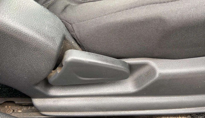 2016 Renault Kwid RXT 1.0, Petrol, Manual, 83,412 km, Driver Side Adjustment Panel