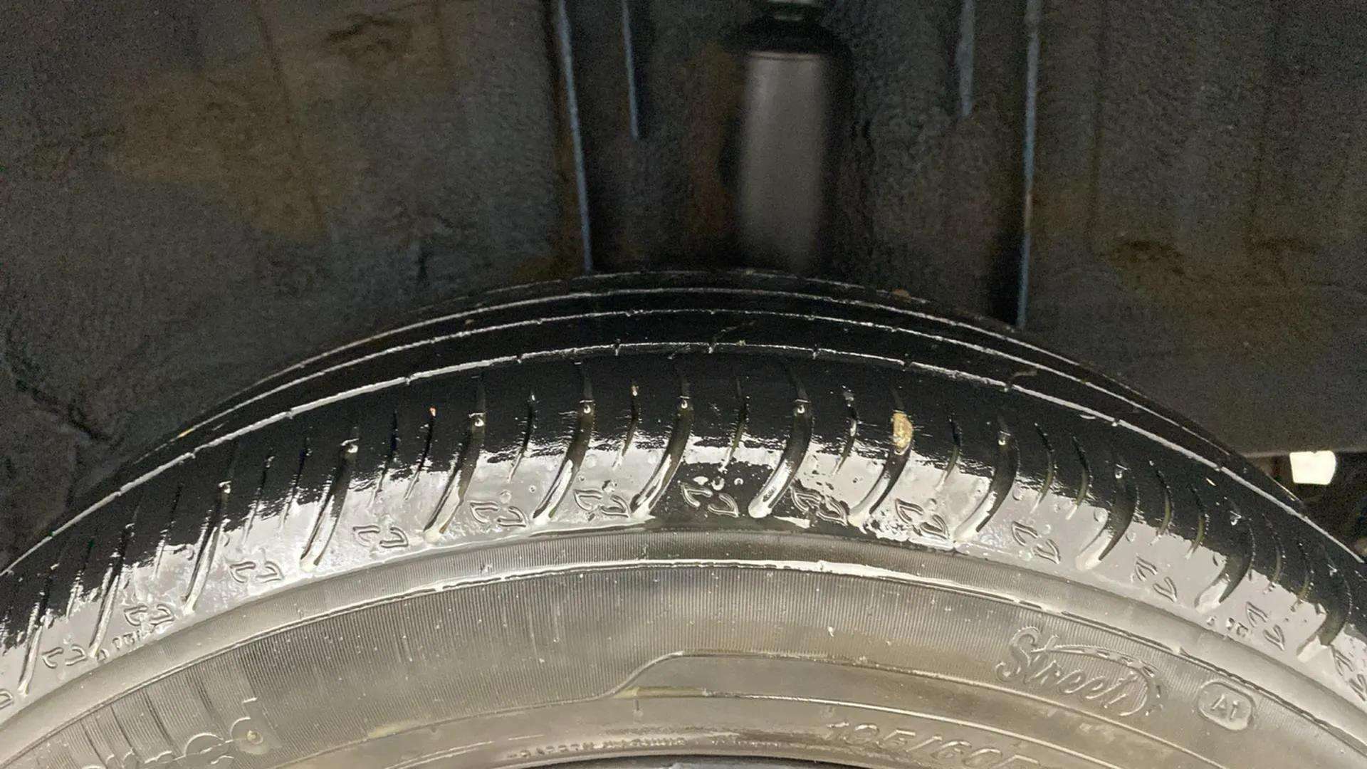 LHS-Rear-Tyre-Tread-21