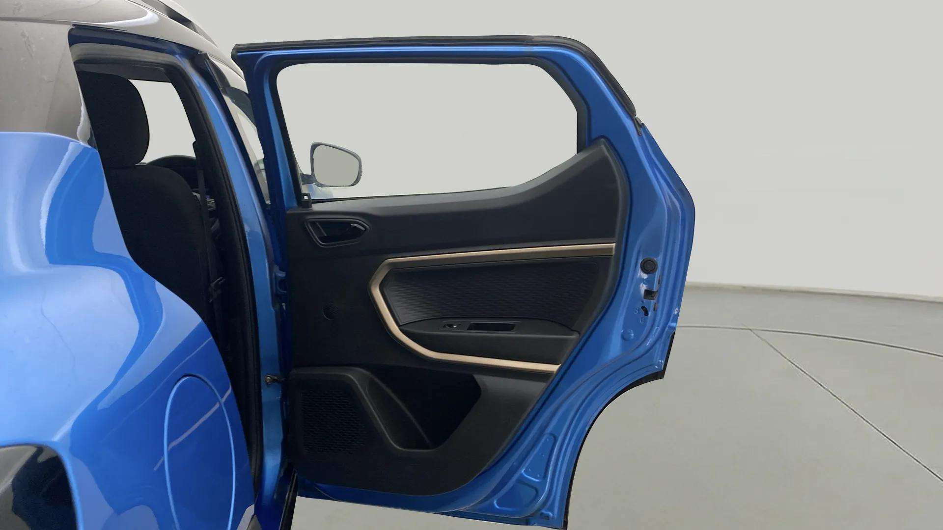 RHS-Rear-Door-Open-33
