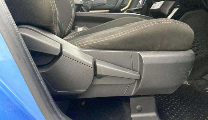 2022 Renault Kiger RXT (O) TURBO CVT, Petrol, Automatic, 35,912 km, Driver Side Adjustment Panel
