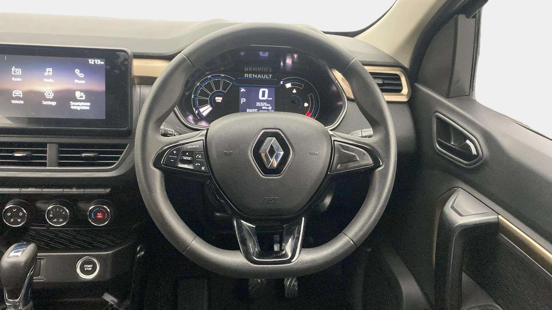 Steering-wheel-close-up-29