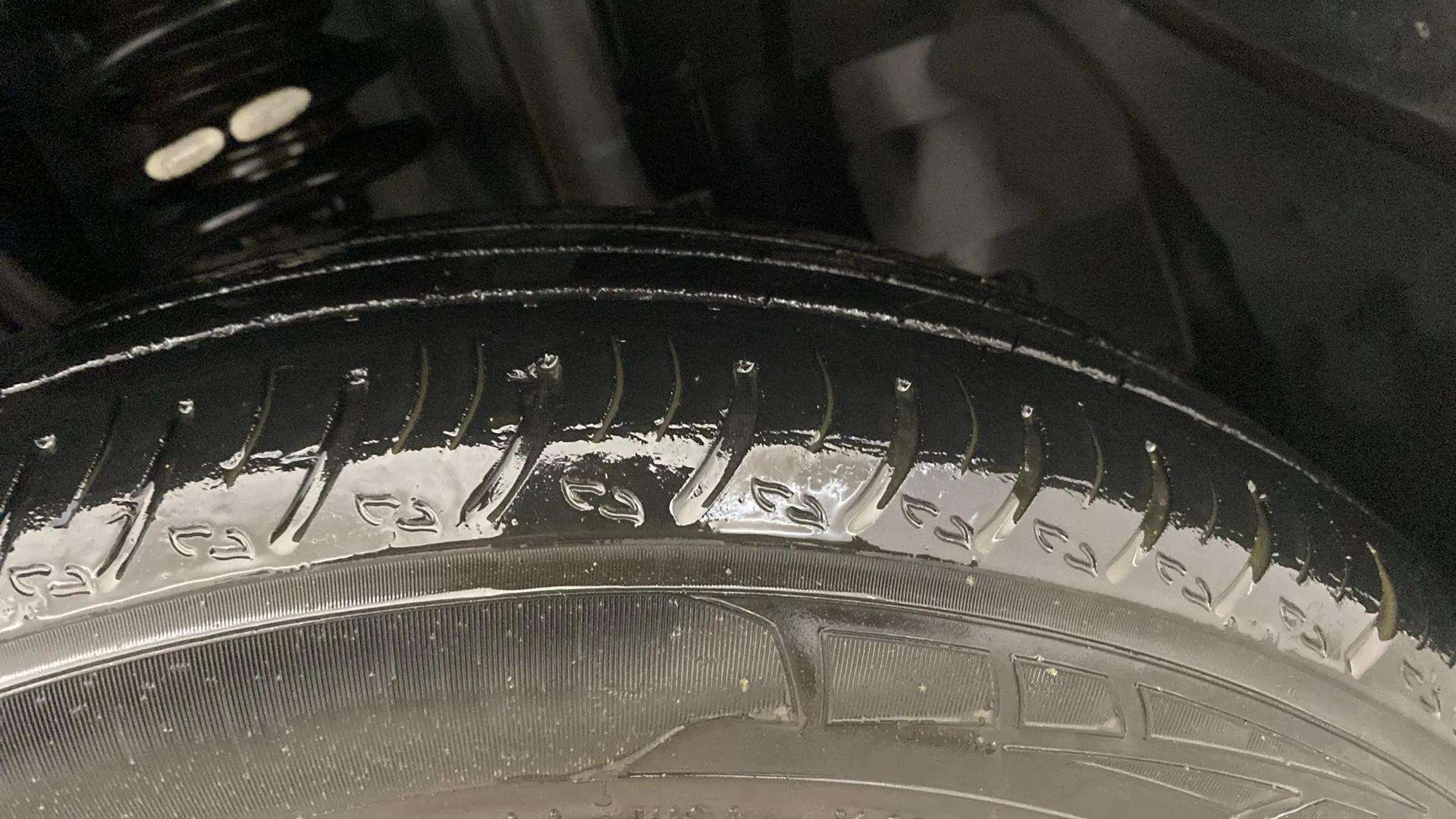 RHS-Front-Tyre-Tread-18