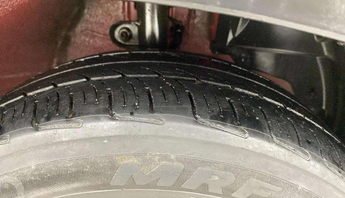 2018 Mahindra KUV 100 NXT K8 P 6 STR, Petrol, Manual, 99,766 km, Right Front Tyre Tread