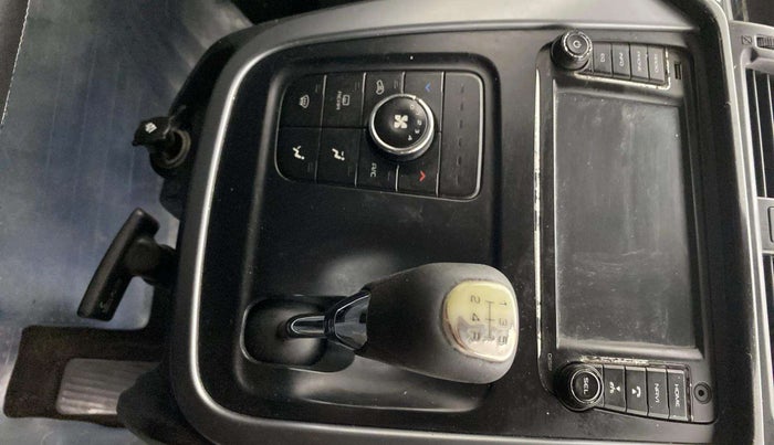 2018 Mahindra KUV 100 NXT K8 P 6 STR, Petrol, Manual, 99,766 km, Gear Lever